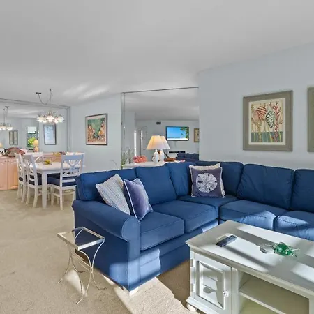 Villa Compass Point 212